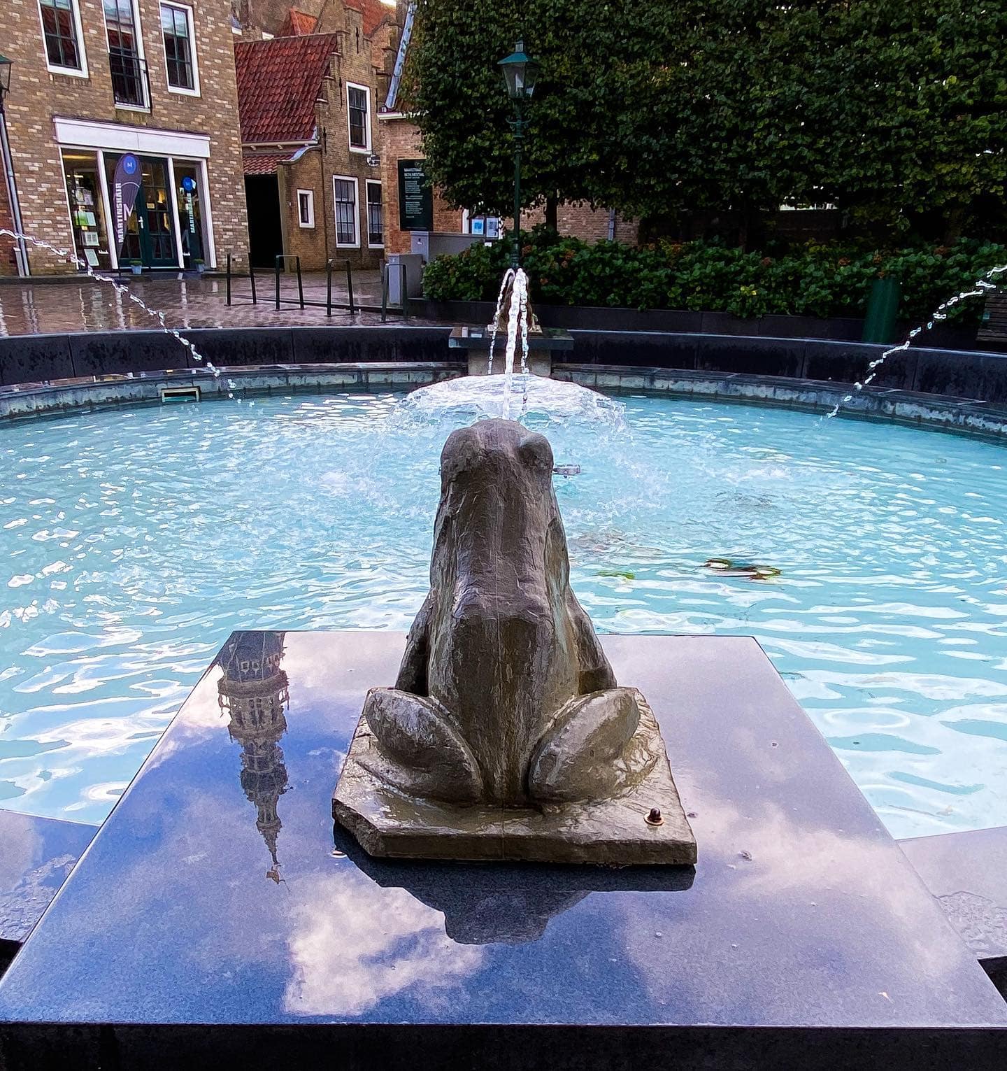 𝗥𝗘𝗙𝗟𝗘𝗖𝗧𝗜𝗘
Als Neptunus een kijkje in de fontein komt nemen.

#groetenuitzierikzee